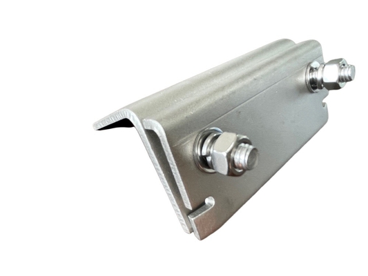 A2 Roof Seam Clamp Standing Seam Roof PV รองรับการประกอบพลังงานแสงอาทิตย์แบบโซลาร์เซลล์